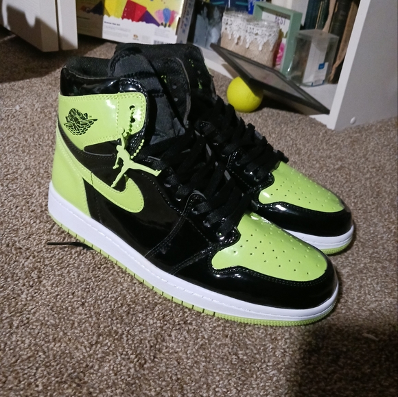 Air jordqn retro 1s mid top size 12 mens